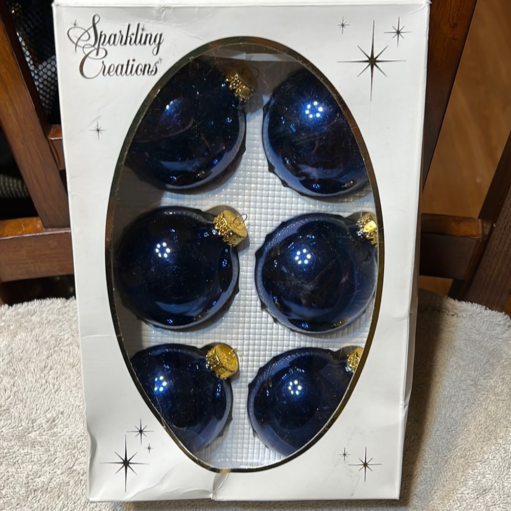 Sparkling creations, dark blue ornaments